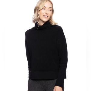 Fundamental Coast Black Top